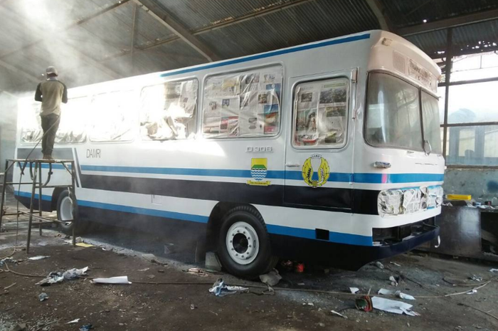 Bus DAMRI Mercedes Benz 036