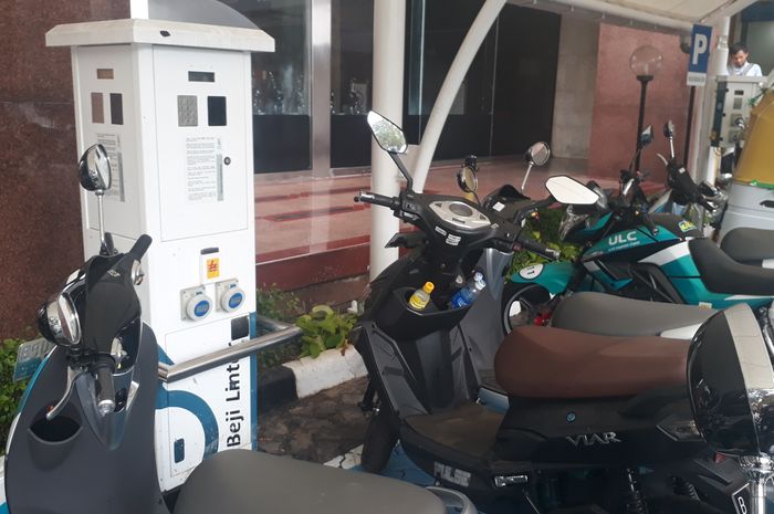 Charging Station yang berada di Kantor PLN Disjaya Jakarta Pusat 