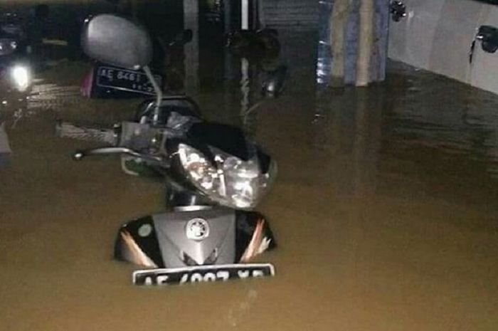 Ilustrasi motor terendam banjir