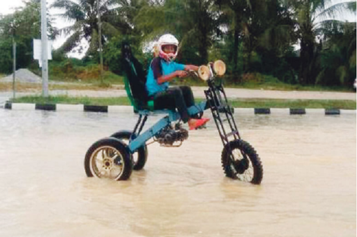 Aman terobos banjir