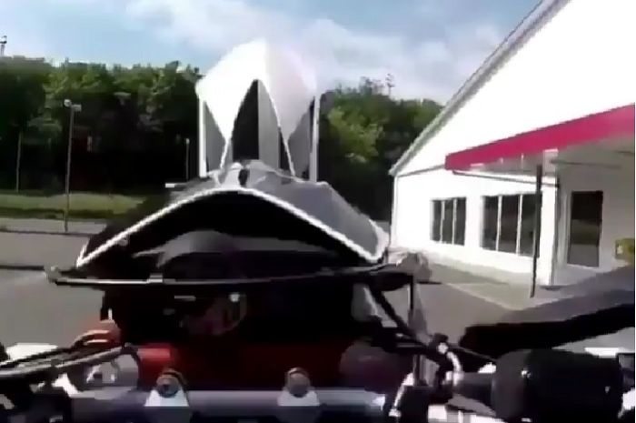 Wheelie gagal dan motor langsung terbakar