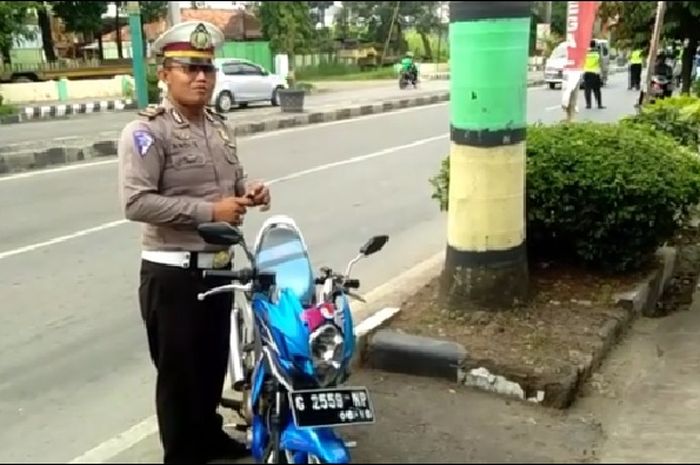 Pelanggaran dalam berkendara sebuah motor punya sirine  