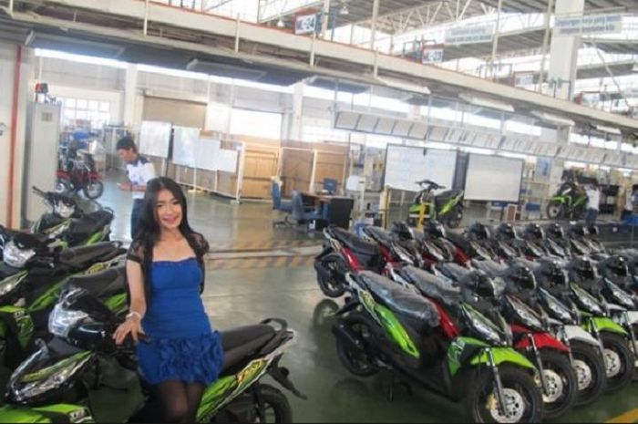 Deretan motor matik TVS Dazz.