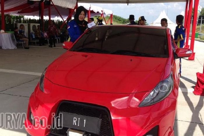 Mobil listrik yang disiapkan untuk rencananya dinaiki Presiden Jokowi saat menjajal Tol Surabaya-Moj