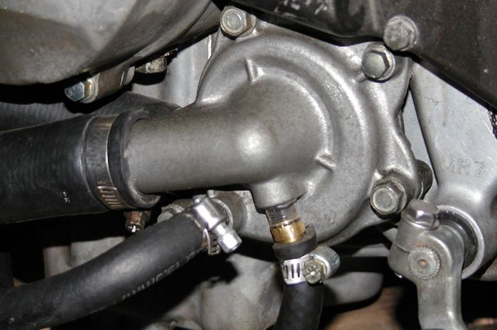 Kelakuan emak-emak naik motor bawa anak