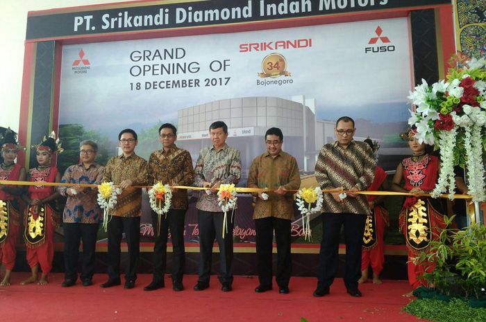 Peresmian dealer Mitsubishi Fuso di Bojonegoro