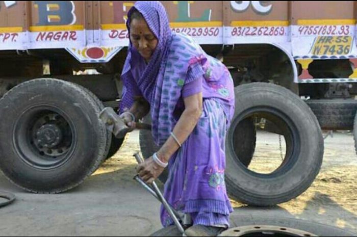 Shanti Devi, mekanik truk wanita di India