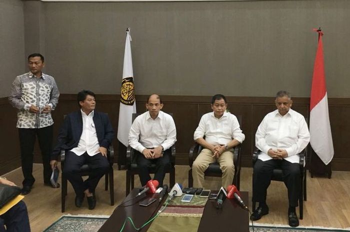 Direktur Pertamina Elia Massa Manik; Wamen ESDM Arcandra Tahar; Menteri ESDM Ignasius Jonan; dan Dirut PLN Sofyan Basir