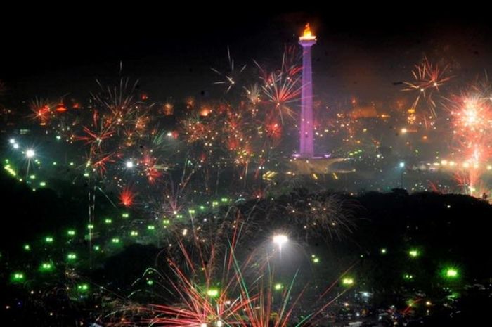 Perayaan tahun baru di kawasan Monas