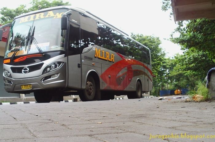 Ilustrasi Bus Mira