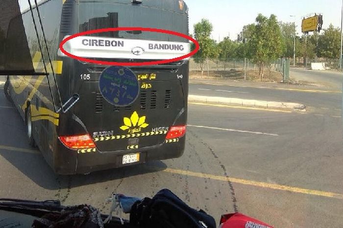 Penampakan bus Cirebon-Bandung yang ada di Mekkah