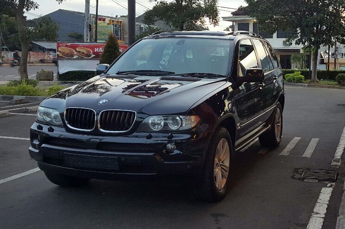 BMW X5  SUV bekas yang berkelas