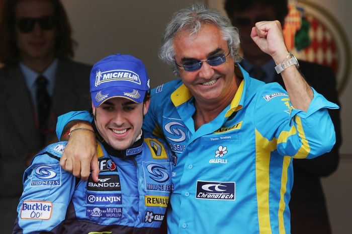 Flavio Briatore (kanan) ketika memimpin tim Renault membawa Fernando Alonso juara dunia 2005 dan 2006