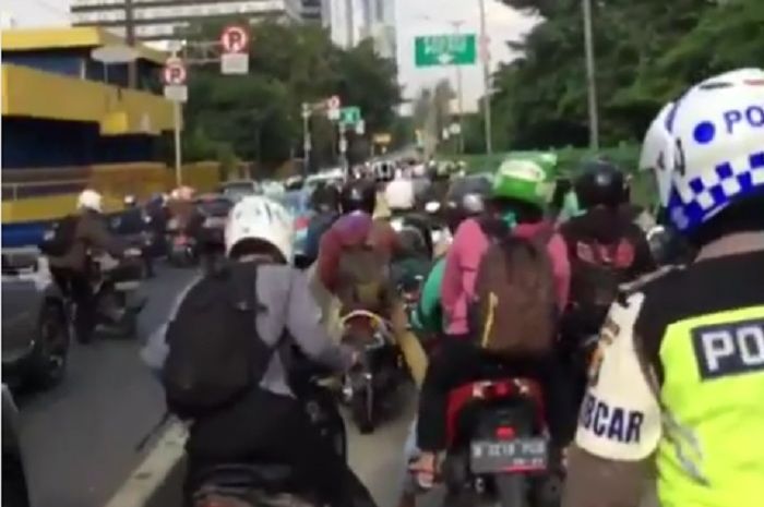 Polisi Tibcar Menertibkan Bikers Nakal
