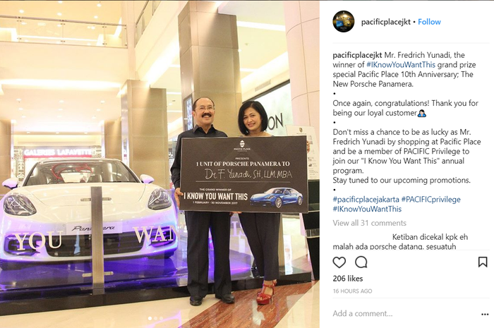 Hadiah Porsche Panamera diberikan kepada Fredrich Yunadi