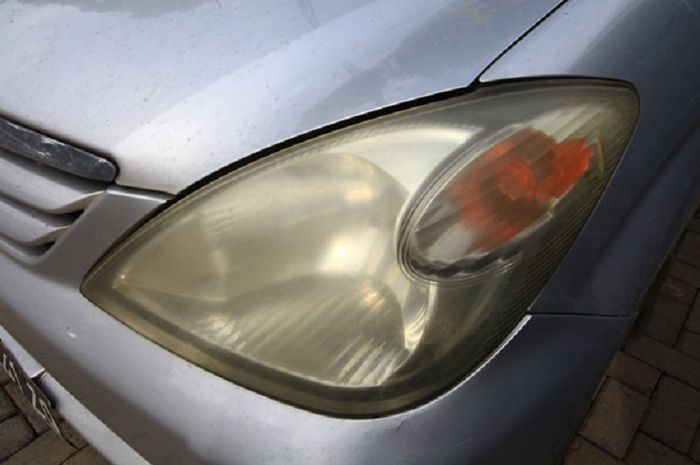 Lampu depan mobil bekas bisa menguning atau buram kalau sering dijemur