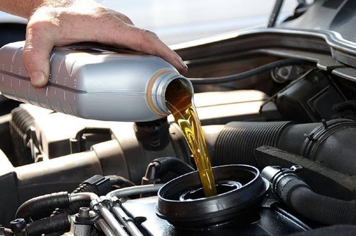 Ilustrasi penggunaan oli