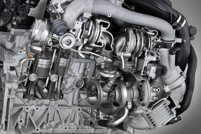 Triple turbocharger BMW