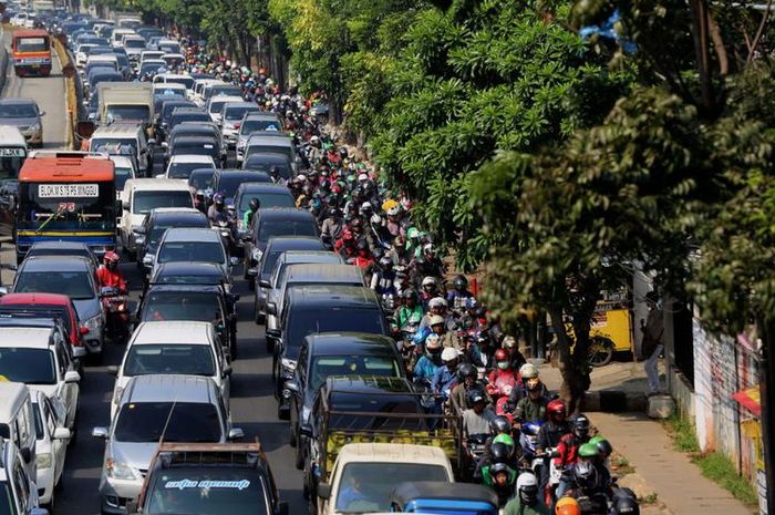 Ilustrasi padatnyanya populasi mobil di Jakarta