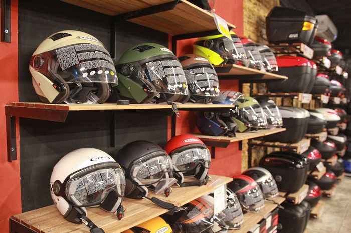 Pilihan helm dan box di Motovinz