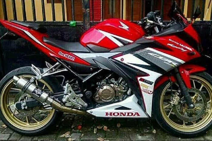 Honda CBR 150.