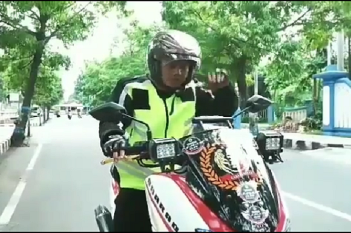 Pengendara bersiap menghadapi tilang lampu terlalu terang