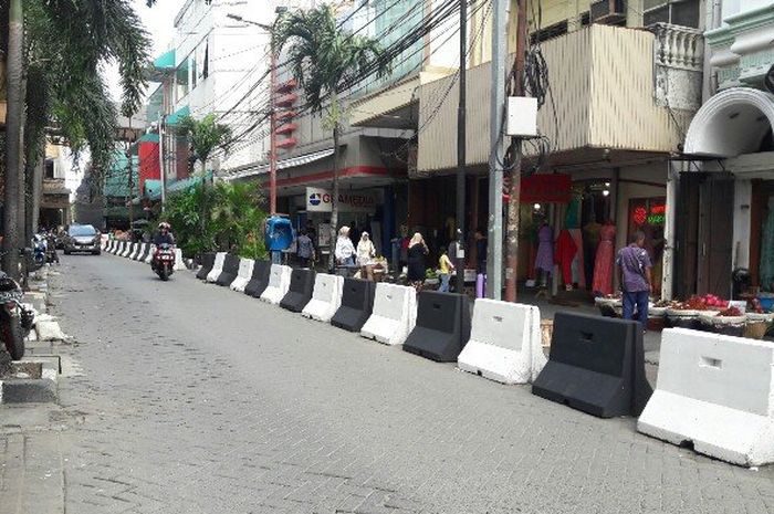 Larangan parkir diberlakukan di Jalan Pintu Air V, Pasar Baru, Jakarta Pusat. 