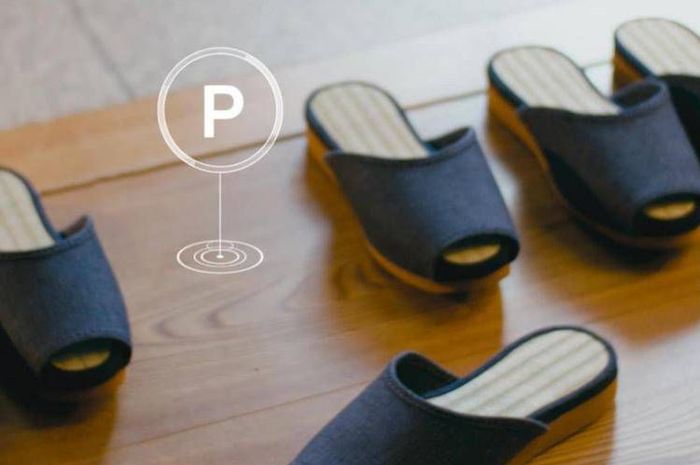 Sandal-sandal yang disediakan sebuah hotel di Jepang bisa kembali ke tempatnya sendiri setelah tak digunakan.