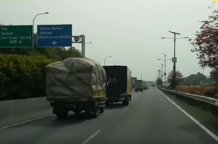 Aksi ugal-ugalan sopir truk di jalan tol Soekarno-Hatta
