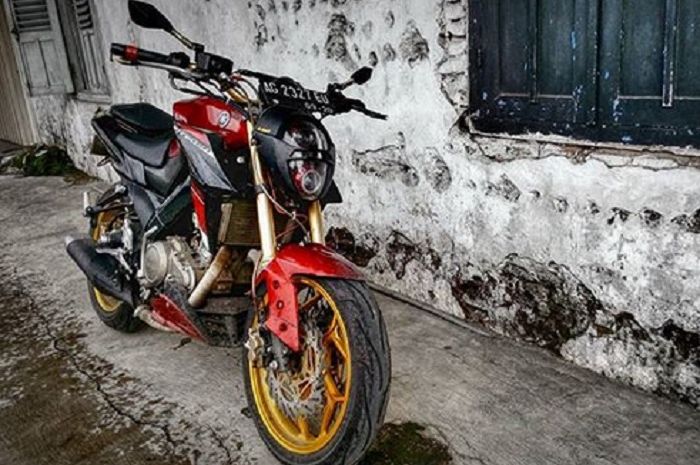 Yamaha V-Ixion Dengan Lampu Model Ducati Monster