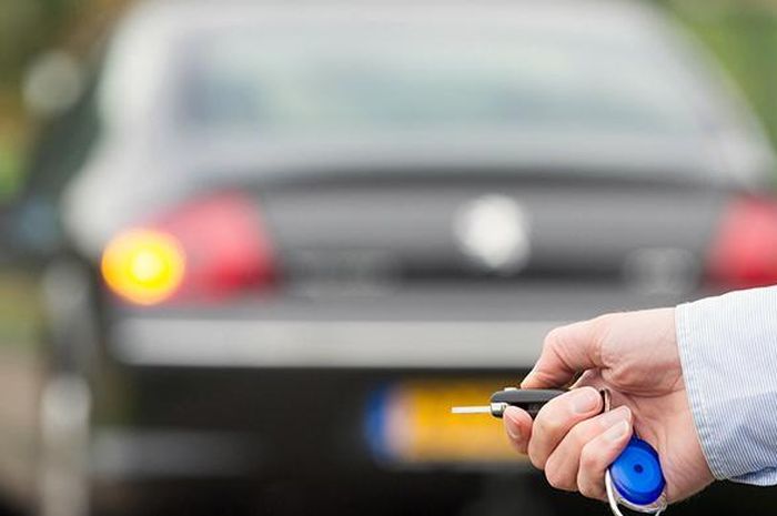 Fitur keyless yang terdapat pada mobil