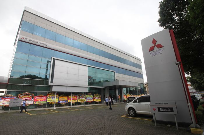 Mitsubishi Bodi &amp; Cat, Tebet, Jakarta Selatan