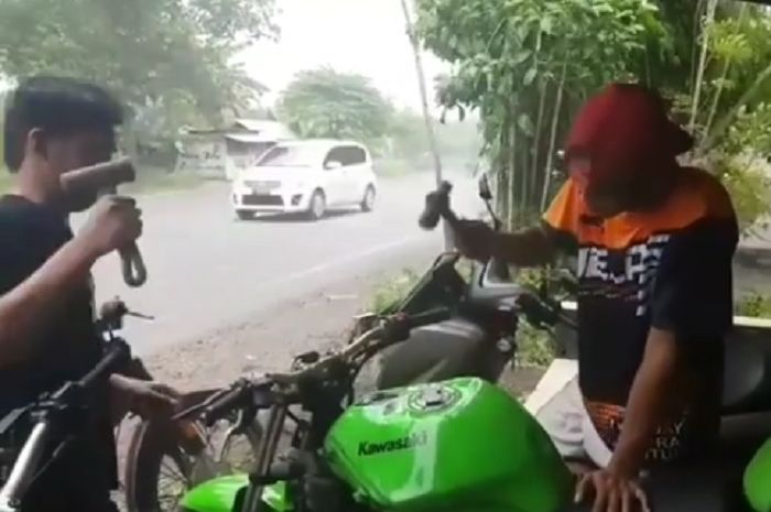 Tangki Bensin Ninja 250 Dipukuli Dengan Palu