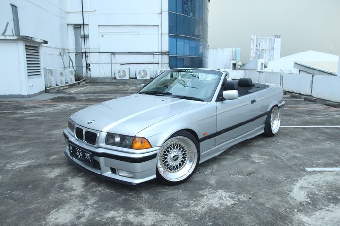 BMW 328i Cabriolet