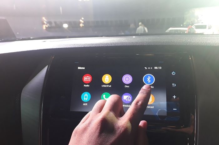 Koneksi Bluetooth di head unit Toyota Yaris terbaru
