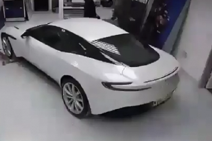 Mobil Aston Martin yang akan berganti 'kulit'