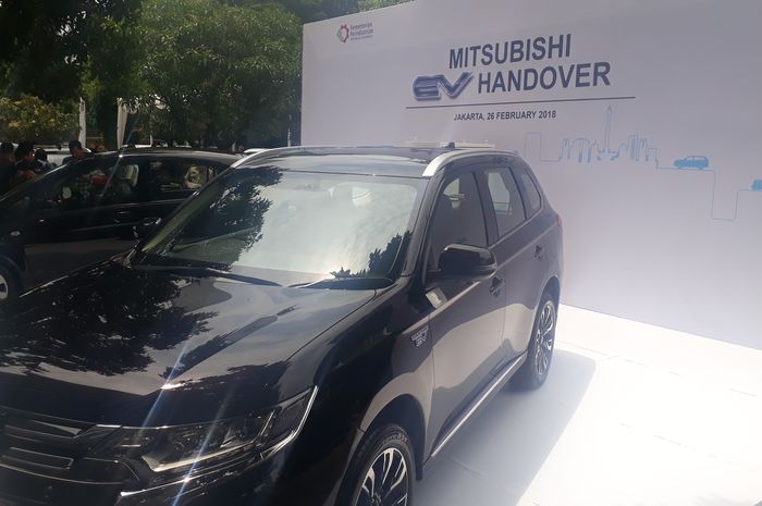 Mobil listrik Mitsubishi Outlander PHEV dan Mitsubishi i-MiEV