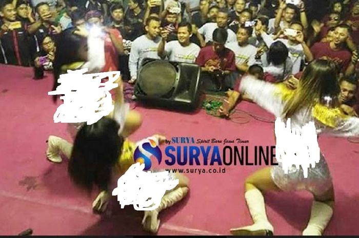 Gelaran tarian erotis di acara klub