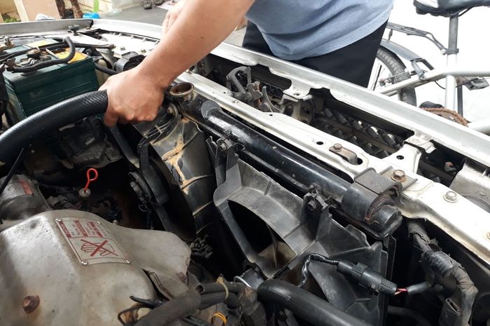 Sebaiknya radiator di cek rutin setiap 30.000 km