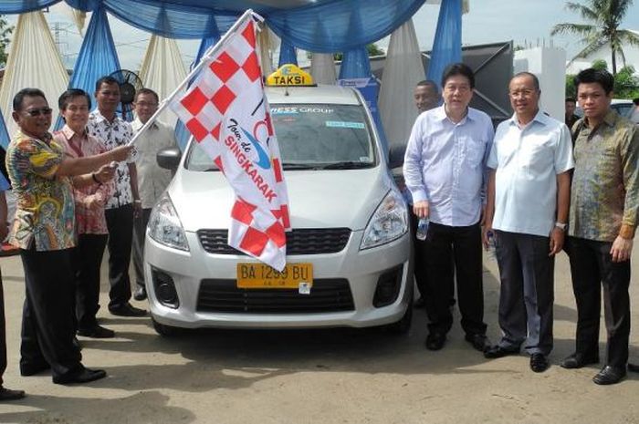 Peluncuran Taksi Express di Padang, Sumatera Barat, Jumat (6/6/2014) 