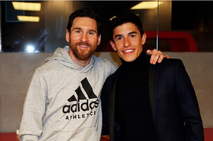 Marc Marquez berfoto bersama dengan Lionel Messi