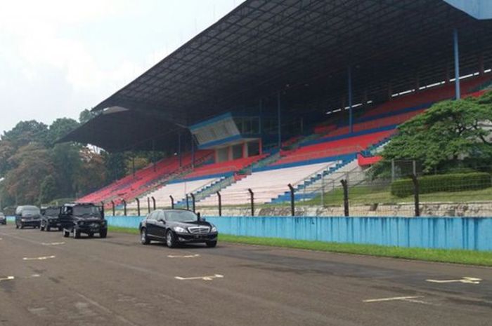 Mobil kepresidenan yang ditumpangi Presiden Joko Widodo menjajal Sirkuit Sentul  