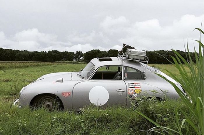 Porsche 356 yang sedang 'ngumpet', disangka sebuah VW Kodok