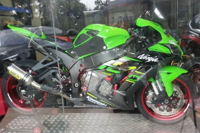 Salah satu Kawasaki ZX-10 yang dijual di R&amp;J Motorsport