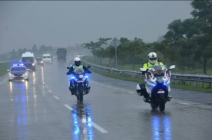 Kakorlantas Irjen Pol Royke Lumowa bersama rombongan memantau jalur mudik lebaran 2018