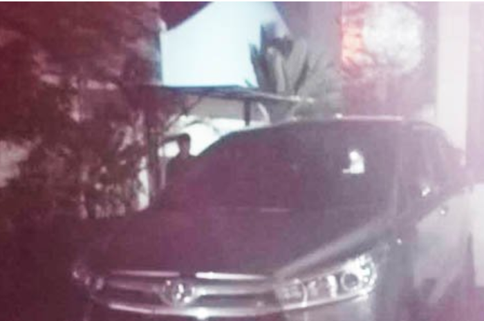 Mobil Toyota Innova yang dibombardir peluru