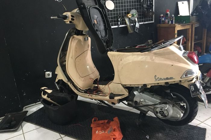 Paket servis datang bulan, cuma ada di bengkel spesialis Vespa, Scooter Jam