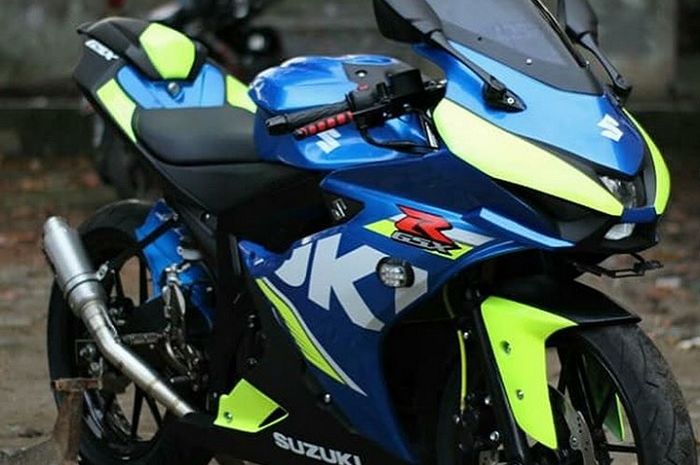 Suzuki GSX-R150 dengan topeng moge