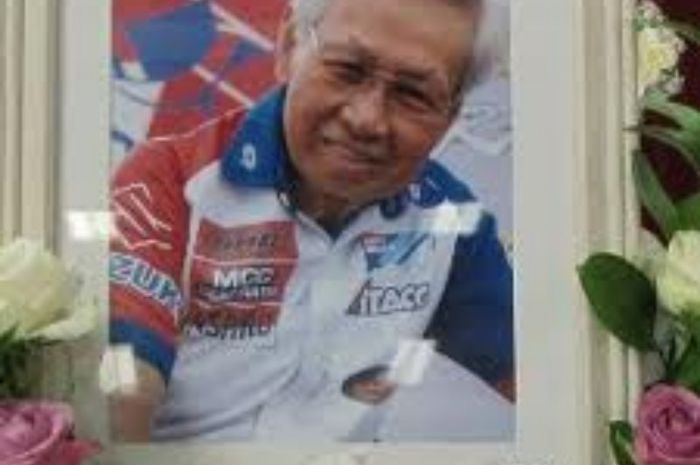 Michael Iskandar, legenda balap Indonesia memperoleh Otomotif Lifetime Achievement Award 2018