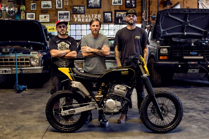 Honda XR250 Tornado bergaya flat tracker garapan Herencia Custom Garage.